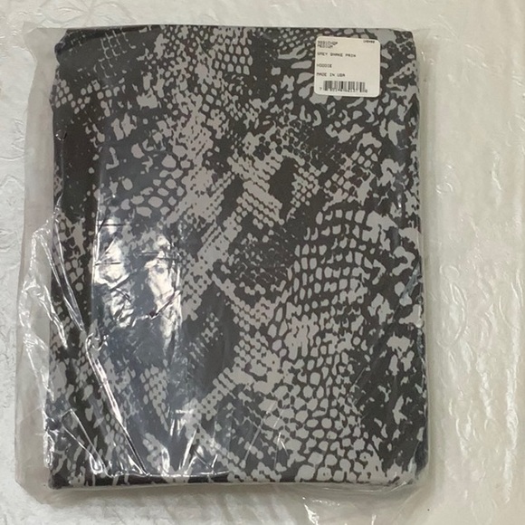 PMX Cowl Hoodie/Legging Set- Grey snake prt - Picture 11 of 16